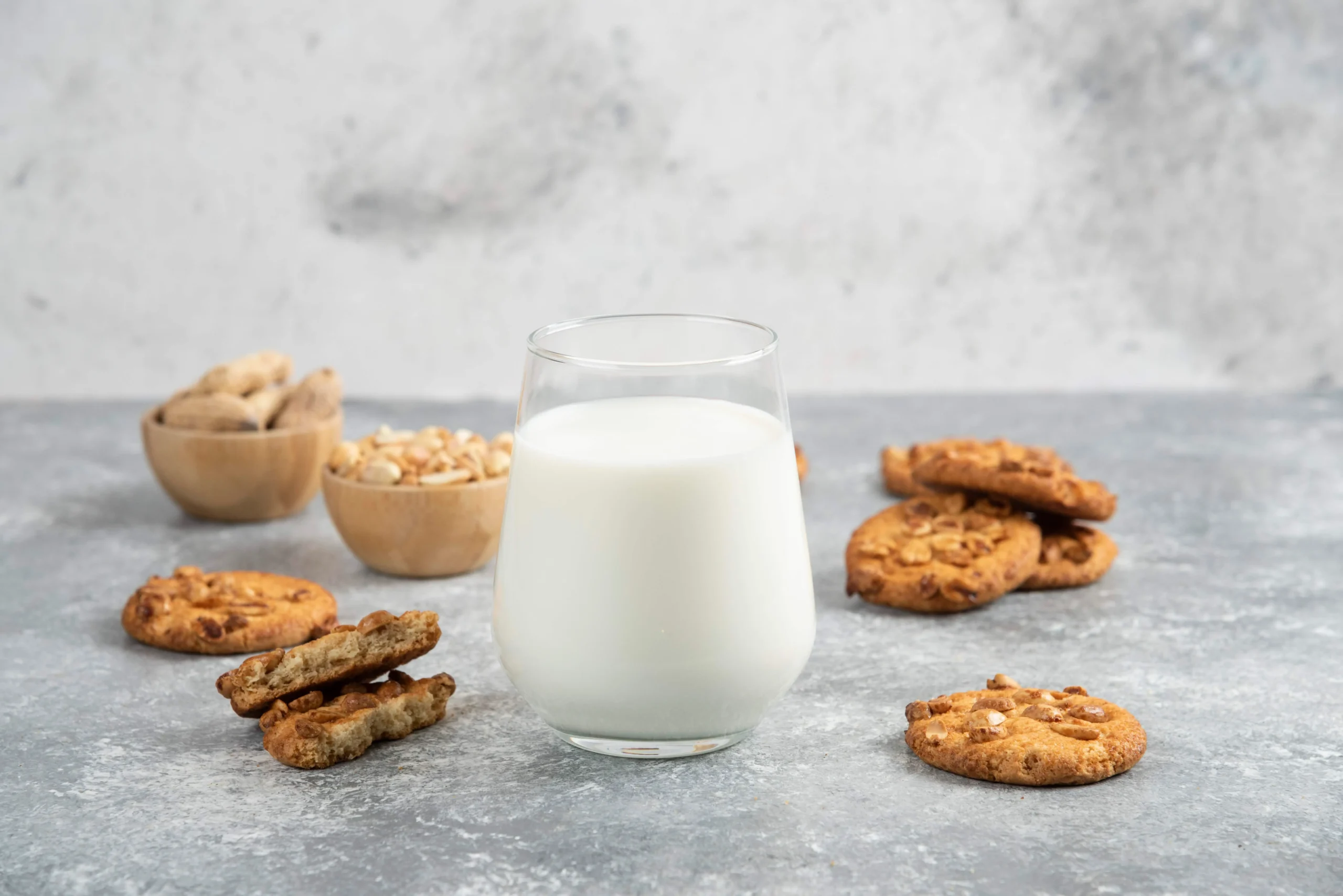 milk and cookies 