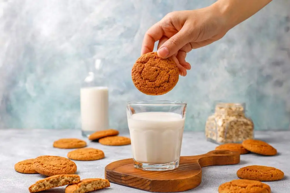 milk and cookies 